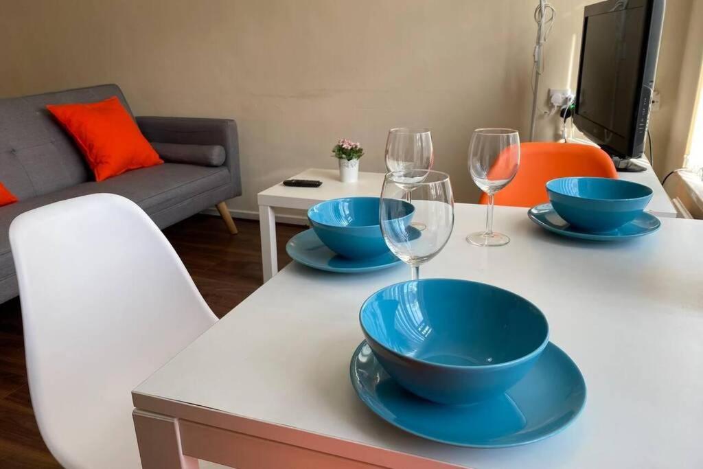 Conveniently Situated 1Bed Apt In Stretford Διαμέρισμα Μάντσεστερ Εξωτερικό φωτογραφία