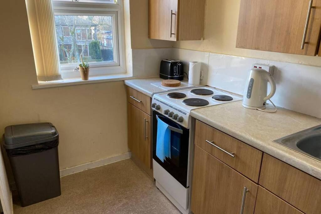 Conveniently Situated 1Bed Apt In Stretford Διαμέρισμα Μάντσεστερ Εξωτερικό φωτογραφία